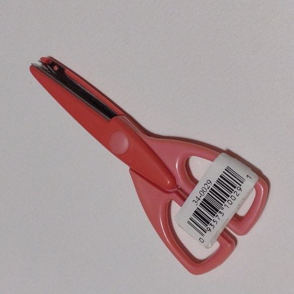3/$15 Provo Craft Scissors 34-0029 - Picture 2 of 4